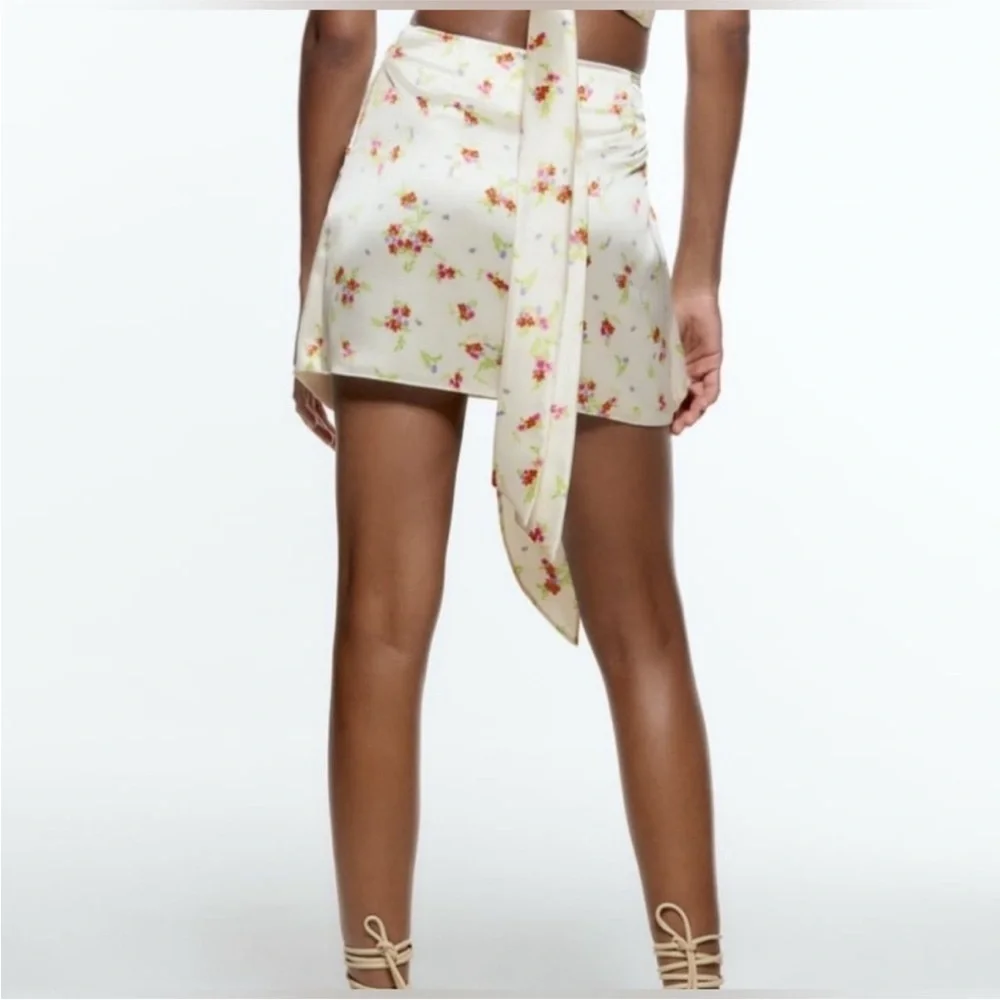 Zara Satin Ivory White Floral Wrap Mini Skirt Size Small
